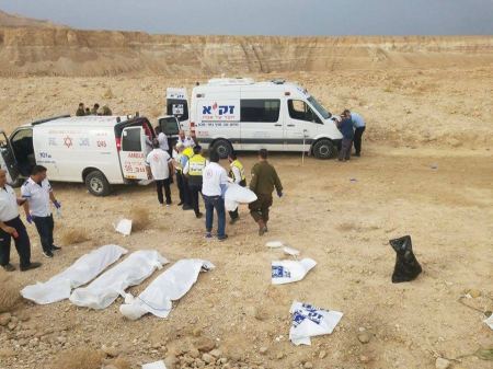 مصرع 9 طلاب ومفقود واحد بسبب السيول التي جرفت حافلة طلاب في الجنوب 
